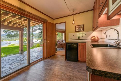 102 Sandner Rd, Christina Lake, BC - Indoor Photo Showing Kitchen