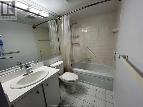 8591 Riverside Drive East Unit# 902, Windsor, ON - Indoor Photo Showing Bathroom