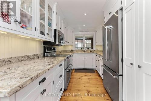 14 Indian Cres, Muskoka Lakes, ON - Indoor Photo Showing Kitchen With Upgraded Kitchen