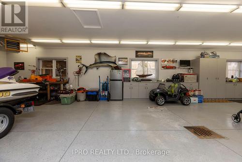 14 Indian Cres, Muskoka Lakes, ON - Indoor Photo Showing Garage