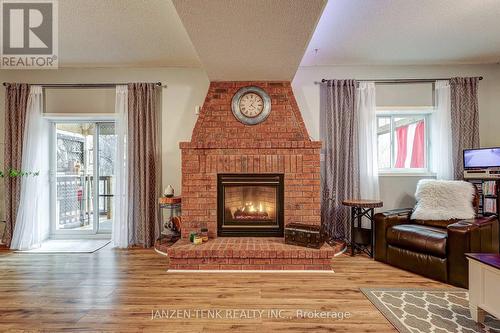 322 Jonathan St, London, ON - Indoor Photo Showing Living Room With Fireplace