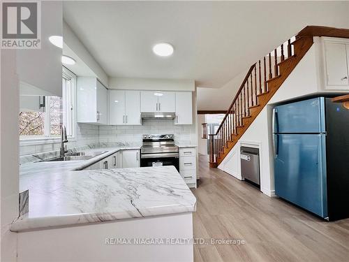 27 Tremont Drive, St. Catharines, ON - Indoor Photo Showing Kitchen