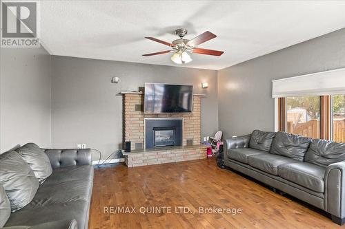 82 North Park Street, Belleville, ON - Indoor Photo Showing Living Room With Fireplace