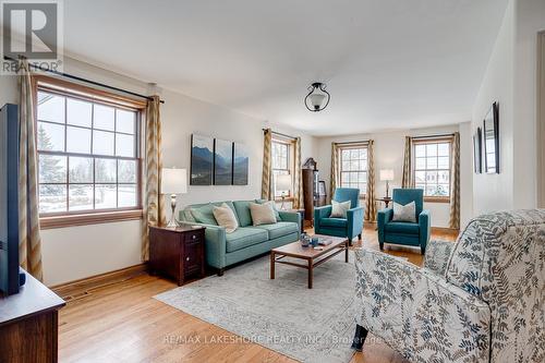 38 Skye Valley Drive, Cobourg, ON - Indoor Photo Showing Living Room