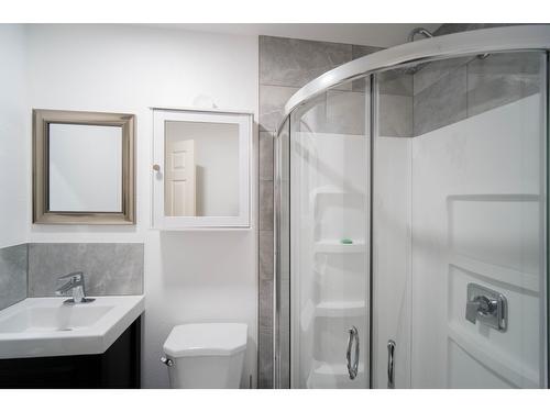 13 - 1401 Willowbrook Drive, Cranbrook, BC - Indoor Photo Showing Bathroom