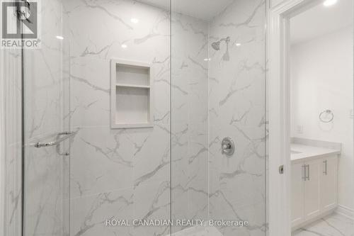 252 Sherwood Road, Milton, ON - Indoor Photo Showing Bathroom