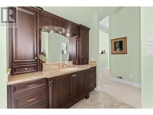 2391 26 Avenue Ne, Salmon Arm, BC - Indoor Photo Showing Bathroom
