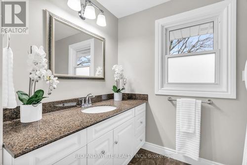 390 Krug St, Kitchener, ON - Indoor Photo Showing Bathroom