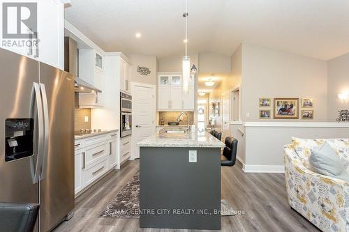 #6 -10 Mcpherson Crt, St. Thomas, ON - Indoor Photo Showing Kitchen With Upgraded Kitchen