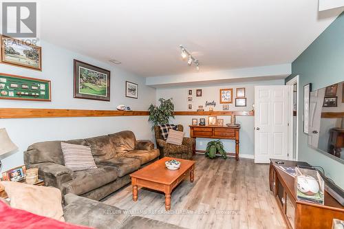 7871 Pineridge Road, Severn, ON - Indoor Photo Showing Living Room