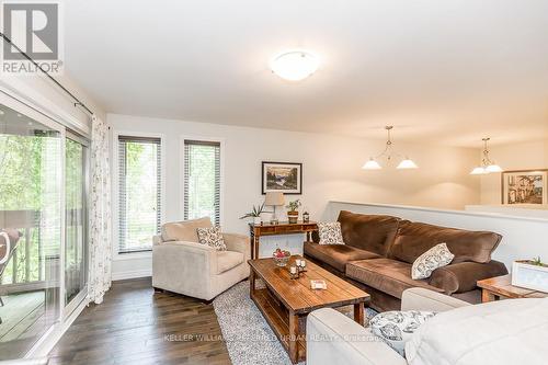 7871 Pineridge Rd, Severn, ON - Indoor Photo Showing Living Room