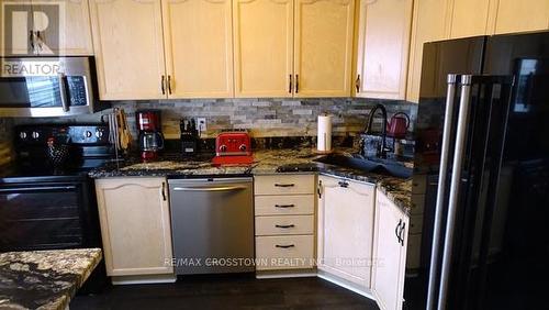 39 - 120 D'Ambrosio Drive, Barrie, ON - Indoor Photo Showing Kitchen