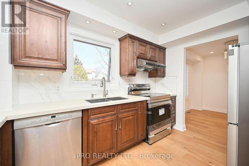 293 O'Donoghue Avenue, Oakville, ON - Indoor Photo Showing Kitchen With Double Sink