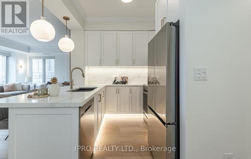 #412 -385 Prince Of Wales Dr, Mississauga, ON - Indoor Photo Showing Kitchen With Double Sink With Upgraded Kitchen