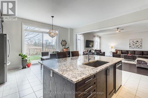 35 Arthur Griffin Crescent, Caledon, ON - Indoor Photo Showing Kitchen