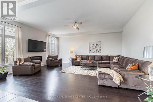 35 Arthur Griffin Crescent, Caledon, ON - Indoor Photo Showing Living Room