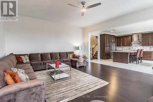 35 Arthur Griffin Cres, Caledon, ON - Indoor Photo Showing Living Room