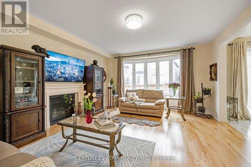 6 Deepwood Cres, East Gwillimbury, ON - Indoor Photo Showing Living Room With Fireplace