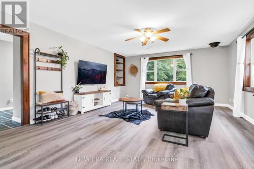 175 Elgin St, Grey Highlands, ON - Indoor Photo Showing Living Room
