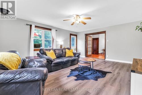 175 Elgin St, Grey Highlands, ON - Indoor Photo Showing Living Room