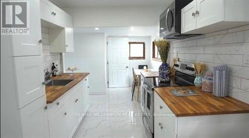 1206 Mckay Avenue, Windsor, ON - Indoor Photo Showing Kitchen