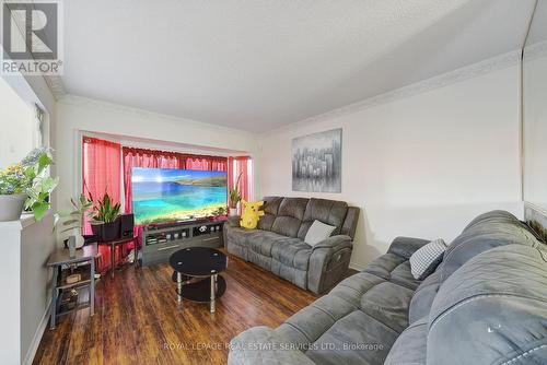 502 Barton St, Hamilton, ON - Indoor Photo Showing Living Room