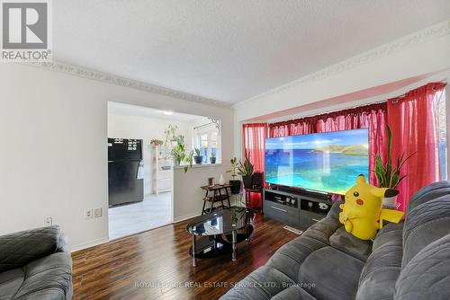 502 Barton Street, Hamilton, ON - Indoor Photo Showing Living Room