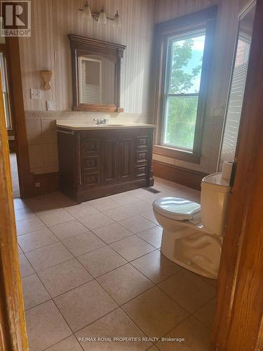 293 Ashley Street, Belleville, ON - Indoor Photo Showing Bathroom