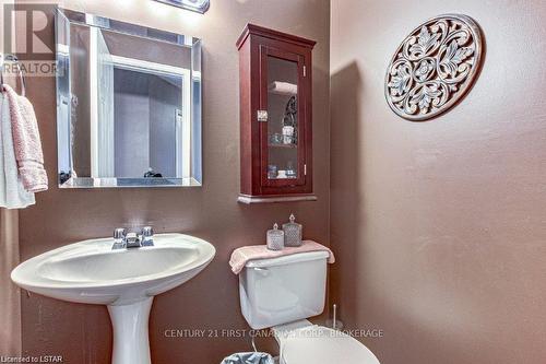 #45 -1199 Hamilton Rd, London, ON - Indoor Photo Showing Bathroom