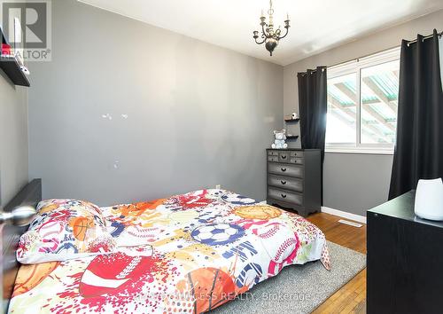 6861 Hagar Ave, Niagara Falls, ON - Indoor Photo Showing Bedroom