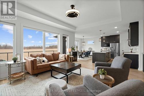 2069 Lockwood Cres, Strathroy-Caradoc, ON - Indoor Photo Showing Living Room