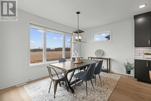 2069 Lockwood Cres, Strathroy-Caradoc, ON - Indoor Photo Showing Dining Room