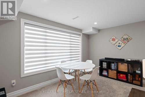 2069 Lockwood Cres, Strathroy-Caradoc, ON - Indoor Photo Showing Dining Room