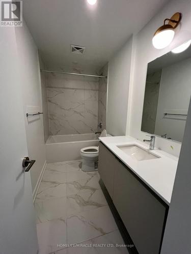 #Lph09 -405 Dundas Street West St, Oakville, ON - Indoor Photo Showing Bathroom