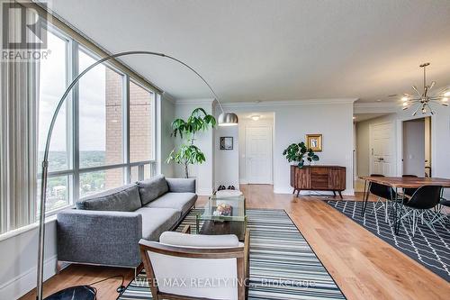 #2318 -5233 Dundas St W, Toronto, ON - Indoor Photo Showing Living Room