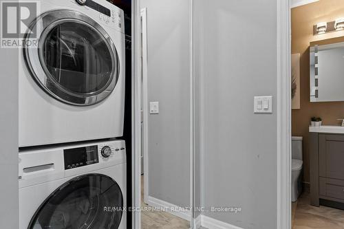#703 -5001 Corporate Dr, Burlington, ON - Indoor Photo Showing Laundry Room