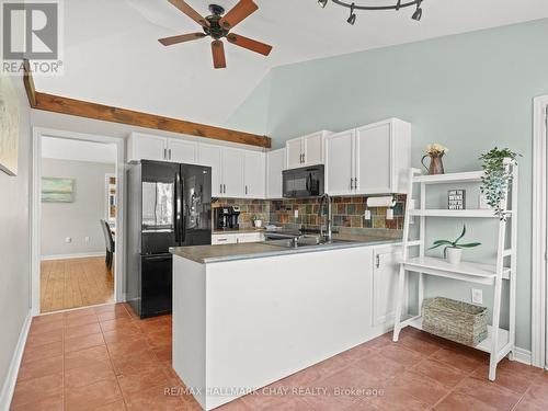 6 Lakewoods Crt, Barrie, ON - Indoor Photo Showing Kitchen