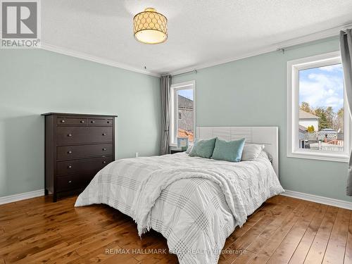 6 Lakewoods Crt, Barrie, ON - Indoor Photo Showing Bedroom