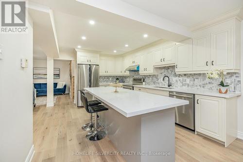 14 Snowberry Court, Caledon, ON - Indoor Photo Showing Kitchen With Upgraded Kitchen