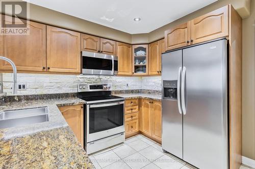 25 Smith St, Bradford West Gwillimbury, ON - Indoor Photo Showing Kitchen With Stainless Steel Kitchen With Double Sink