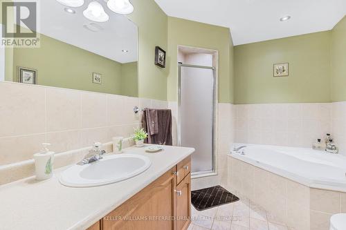 25 Smith St, Bradford West Gwillimbury, ON - Indoor Photo Showing Bathroom