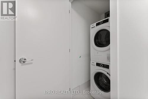 704 - 5 Steckley House Lane, Richmond Hill, ON - Indoor Photo Showing Laundry Room