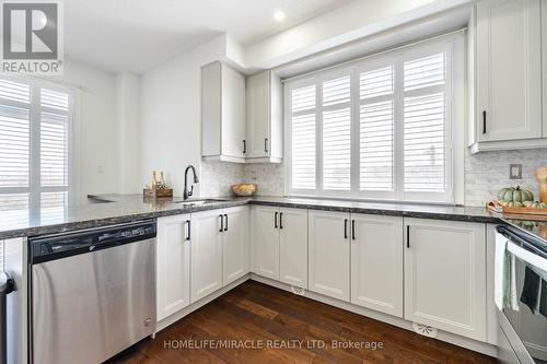 13 Antigonish Street, Vaughan, ON - Indoor Photo Showing Kitchen With Upgraded Kitchen