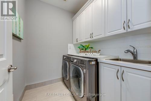 21 Frontier Drive, Richmond Hill, ON - Indoor Photo Showing Laundry Room