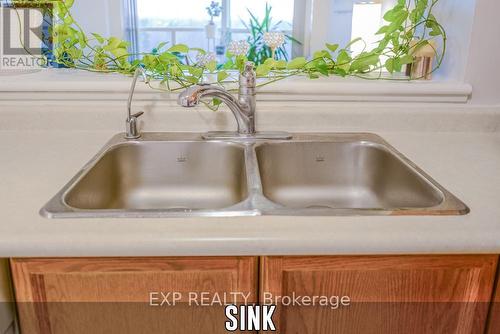 #1107 -2177 Burnhamthorpe Rd W, Mississauga, ON - Indoor Photo Showing Kitchen With Double Sink