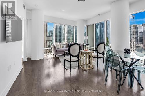 #2302 -8 The Esplanade Ave, Toronto, ON - Indoor Photo Showing Dining Room
