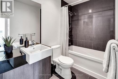 2302 - 8 The Esplanade Avenue, Toronto, ON - Indoor Photo Showing Bathroom