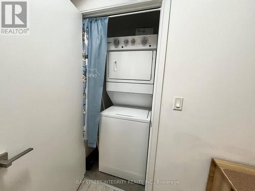 238 - 621 Sheppard Avenue E, Toronto, ON - Indoor Photo Showing Laundry Room
