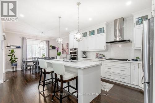 32 Natures Trail, Wasaga Beach, ON - Indoor Photo Showing Kitchen With Upgraded Kitchen