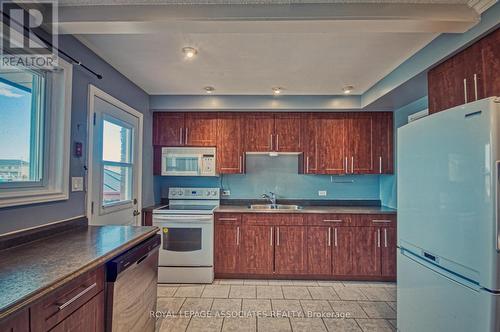 27 Janlyn Crescent, Belleville, ON - Indoor Photo Showing Kitchen With Double Sink